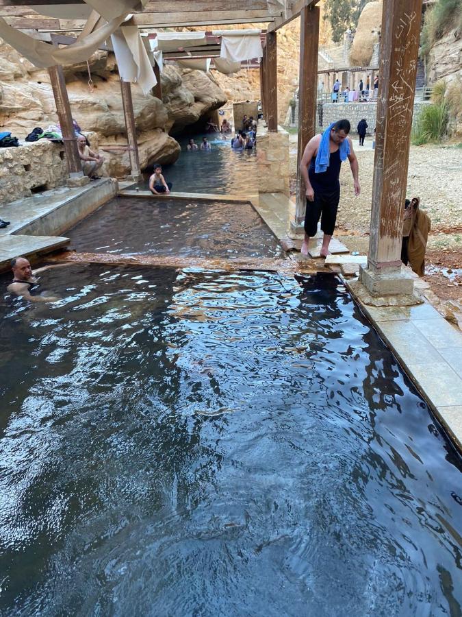 Afra Hot Springs Chalets At-Tafilah Exteriör bild