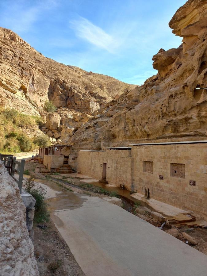 Afra Hot Springs Chalets At-Tafilah Exteriör bild
