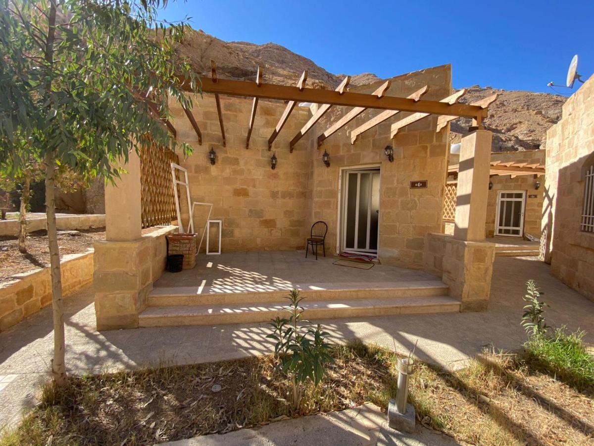 Afra Hot Springs Chalets At-Tafilah Exteriör bild