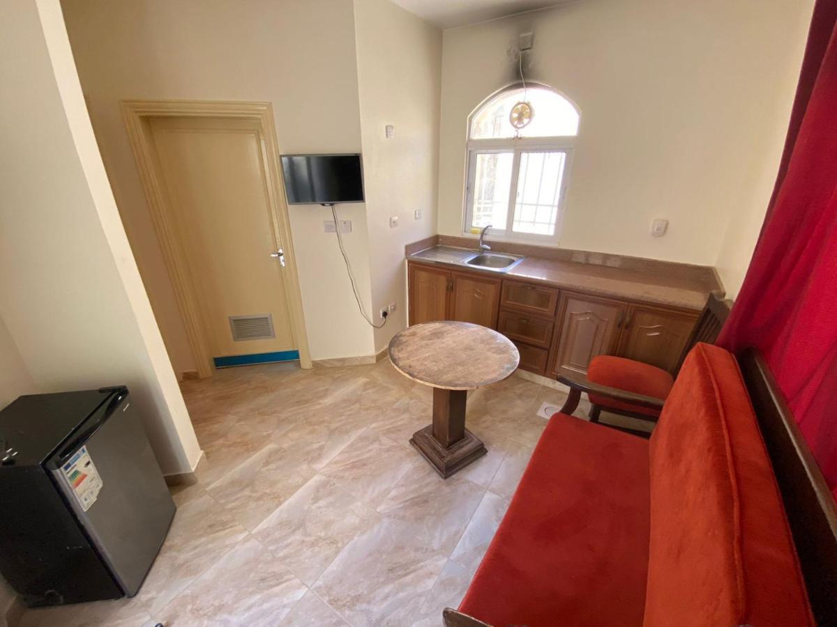 Afra Hot Springs Chalets At-Tafilah Exteriör bild