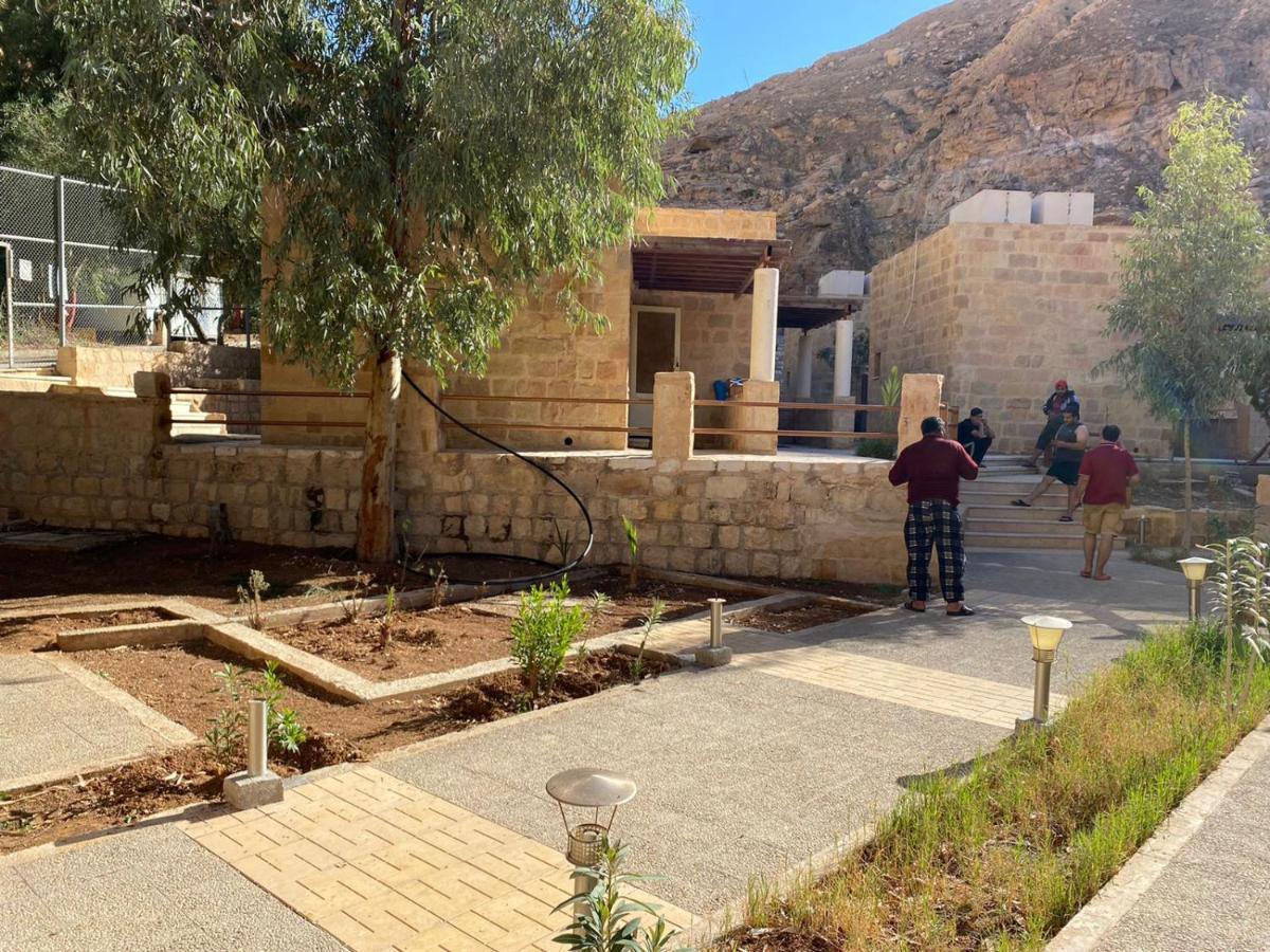 Afra Hot Springs Chalets At-Tafilah Exteriör bild