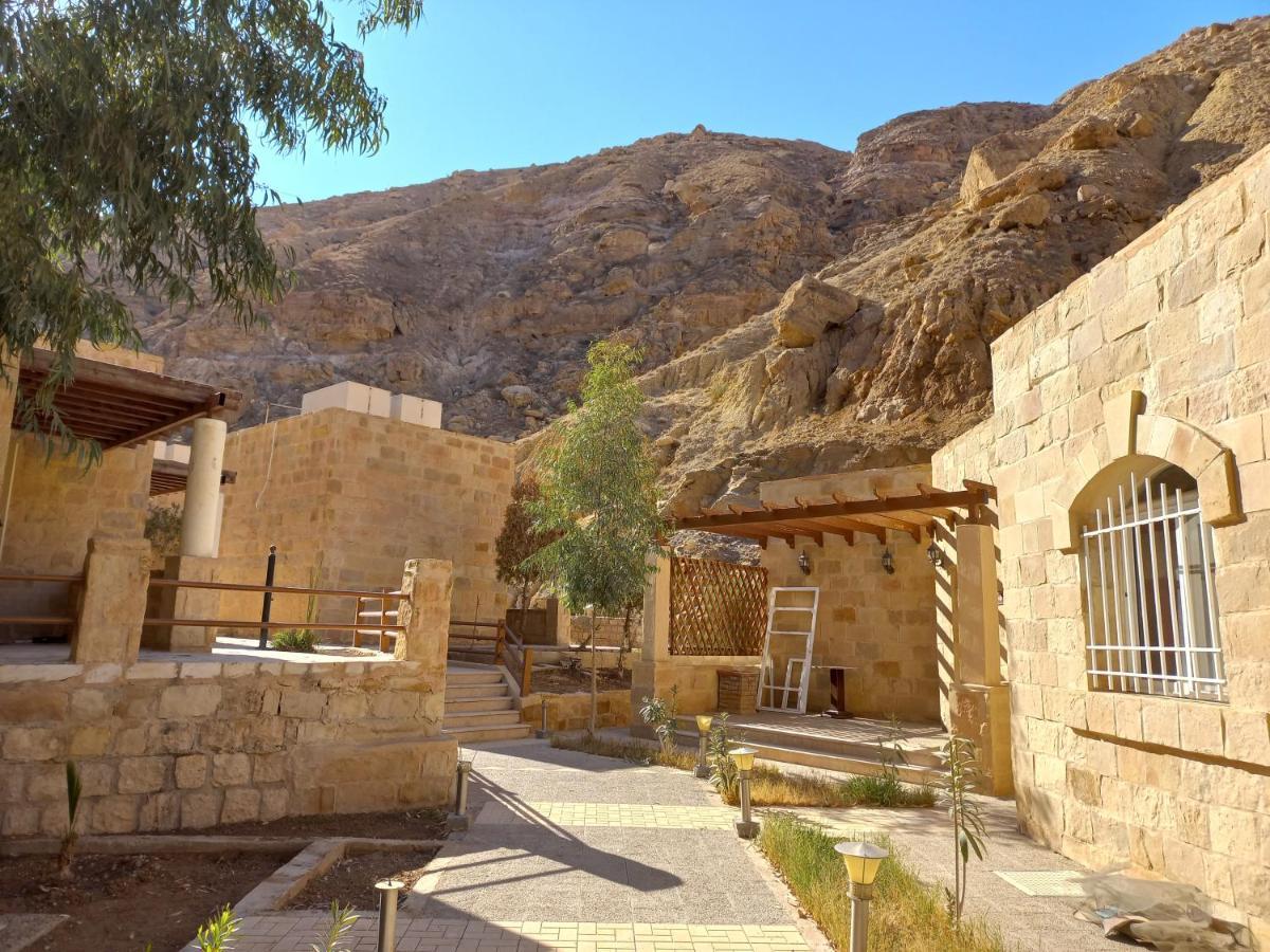 Afra Hot Springs Chalets At-Tafilah Exteriör bild