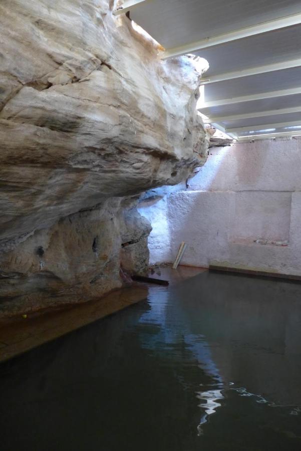 Afra Hot Springs Chalets At-Tafilah Exteriör bild