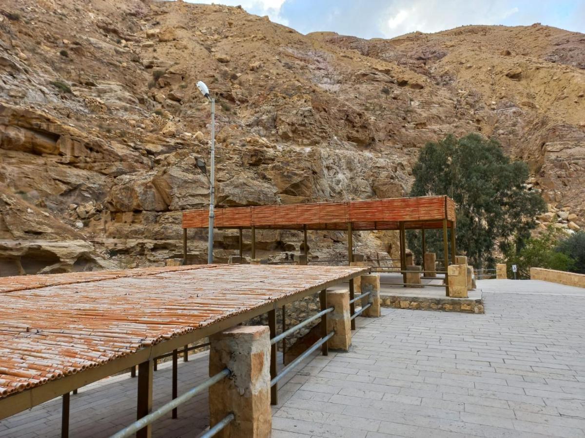 Afra Hot Springs Chalets At-Tafilah Exteriör bild