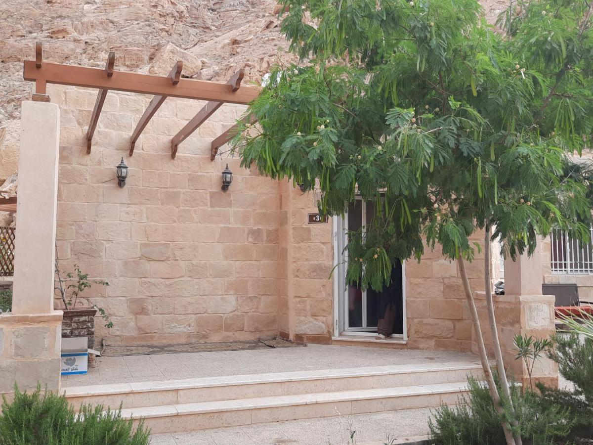 Afra Hot Springs Chalets At-Tafilah Exteriör bild