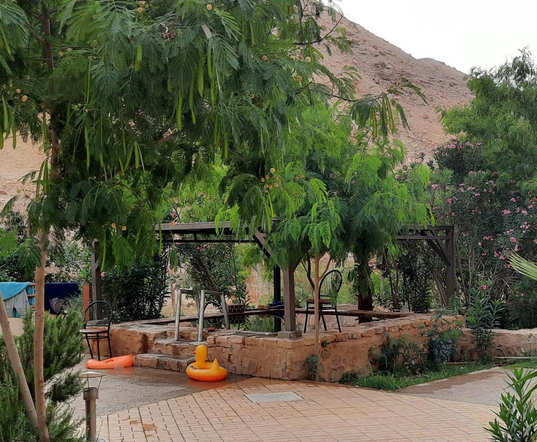 Afra Hot Springs Chalets At-Tafilah Exteriör bild