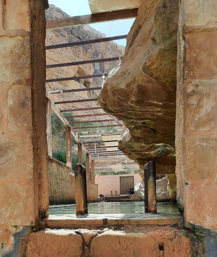 Afra Hot Springs Chalets At-Tafilah Exteriör bild