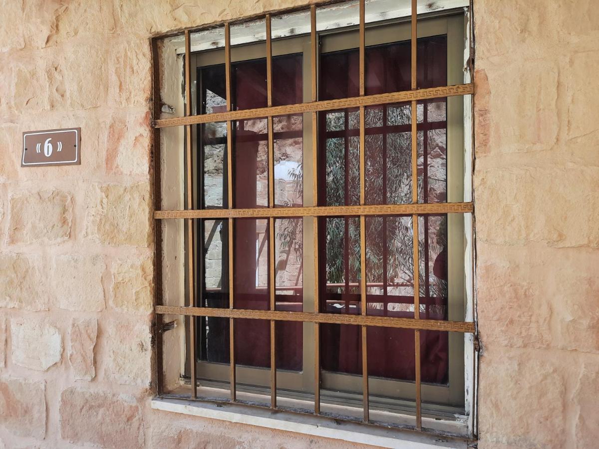 Afra Hot Springs Chalets At-Tafilah Exteriör bild