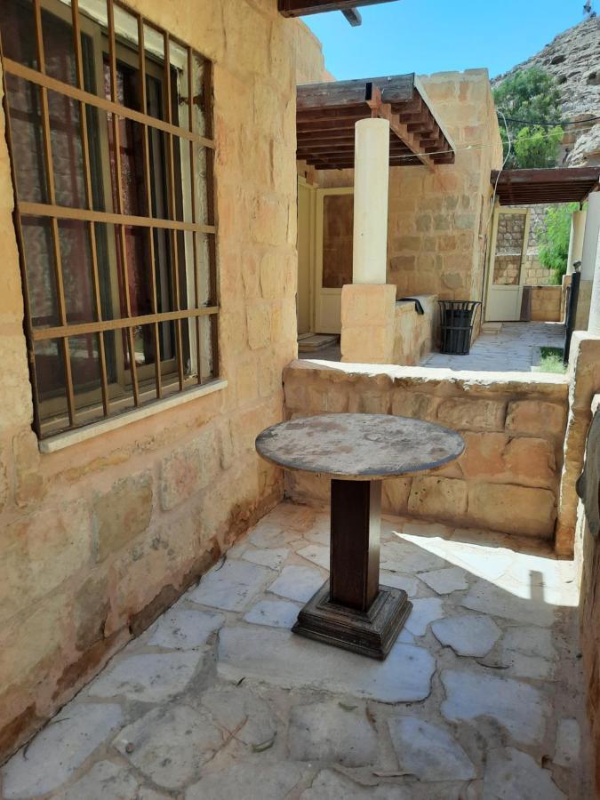 Afra Hot Springs Chalets At-Tafilah Exteriör bild